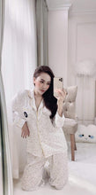 Load image into Gallery viewer, Set Lụa Cao cấp quãng châu ( tay ngắn)