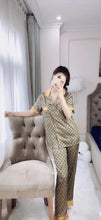 Load image into Gallery viewer, Set Lụa Cao cấp quãng châu ( tay ngắn)