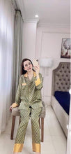 Load image into Gallery viewer, Set Lụa Cao cấp quãng châu ( tay ngắn)